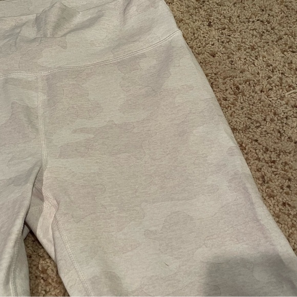 Fabletics - Powerhold white camo leggings M - Picture 3 of 4